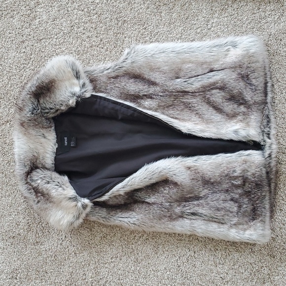 Surell Faux Rabbit Fur Vest M/L Chinchilla color - Picture 3 of 5